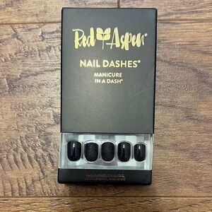 Red Aspen Black Nail Dashes